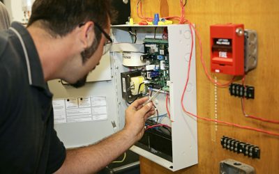 5 Easy-to-Avoid Mistakes When Hiring an Electrician in Palm Desert, CA